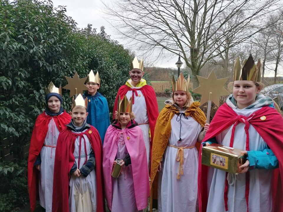 Die Sternsinger ziehen von Haus zu Haus!